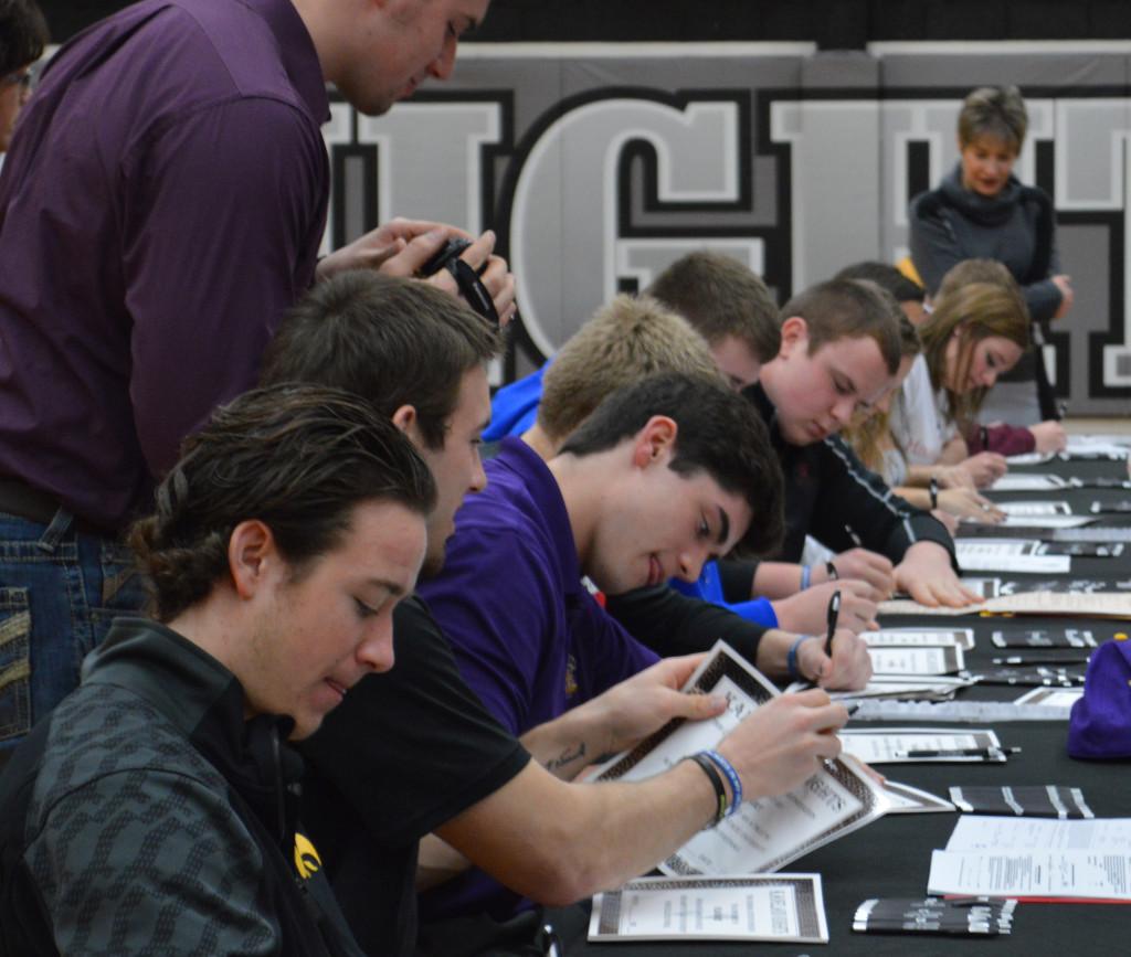 Future+college+athletes+sign+to+their+preferred+colleges.+