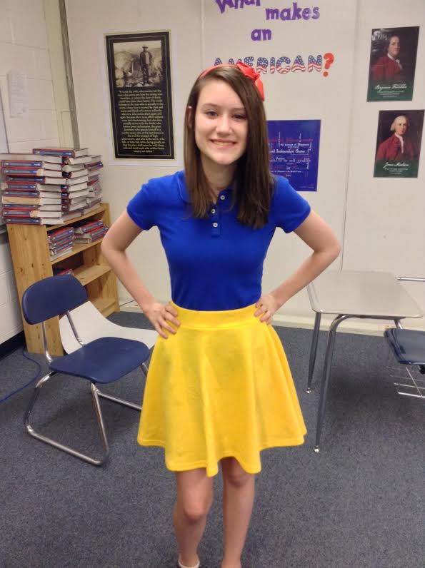 Sophomore Lyndsay Mach dresses like Snow White for celebrity day. 