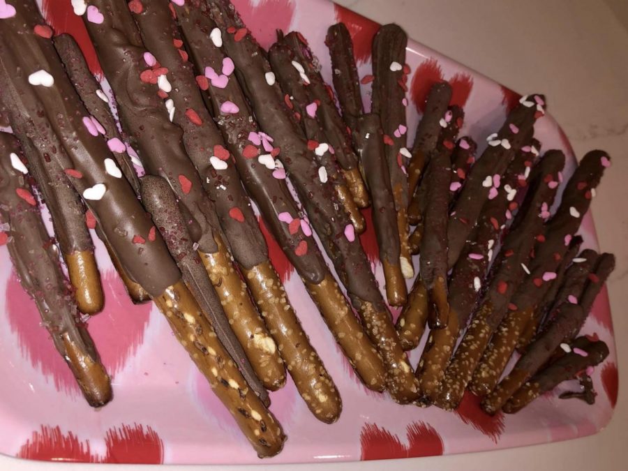 A popular Valentines Day tradition has always been to celebrate with chocolate. This year, indulge with some holiday-themed chocolate-covered pretzels. 