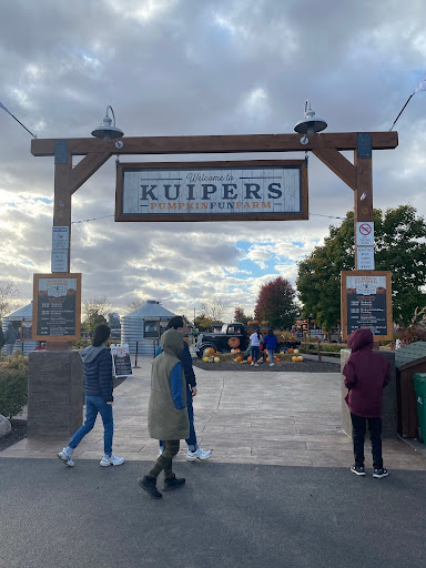 Customers walking into the Kuipers 
entrance on a relatively busy day in October. People were coming in and out of the entrance constantly throughout the day.